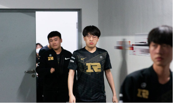 和犀利的进 和犀利的进